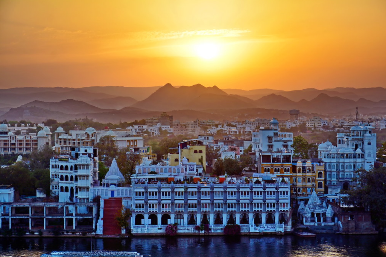 Udaipur Lake & Sunset Tour photo 1
